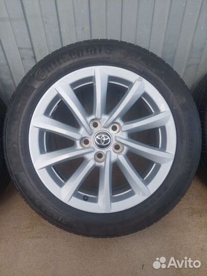 Toyota Camry v70 оригинал