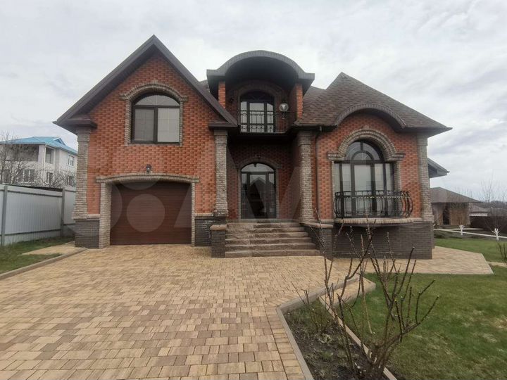 Дом 220 м² на участке 8 сот.