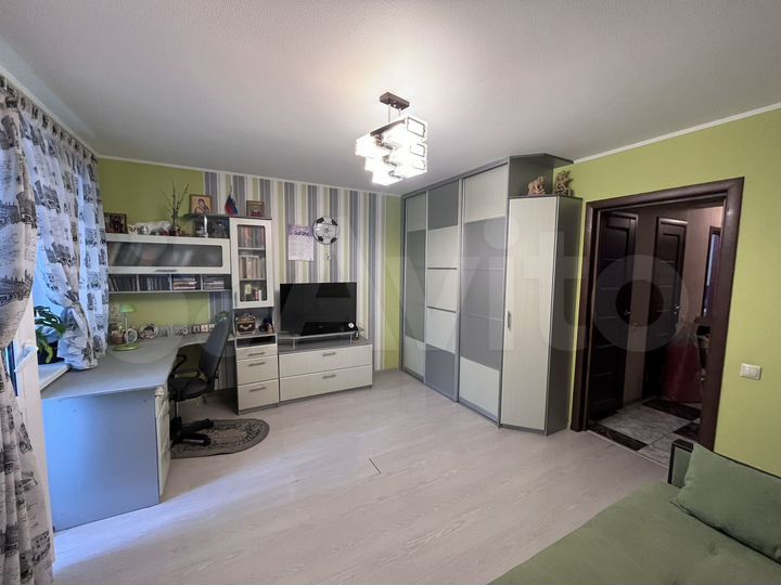 3-к. квартира, 82 м², 8/10 эт.