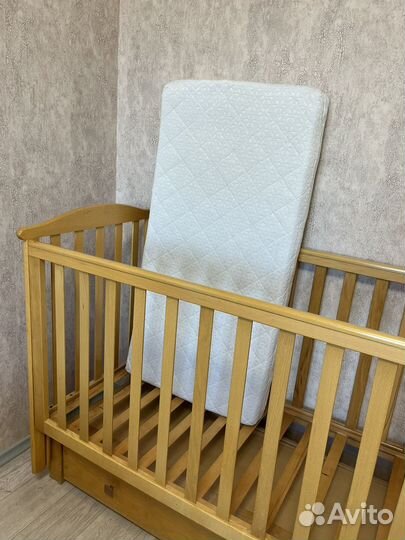 Детская кроватка с матрасом