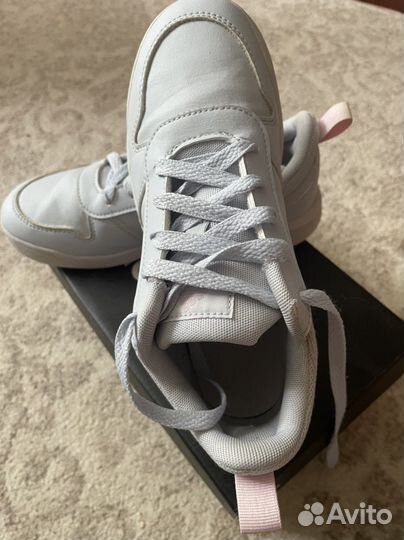 Кроссовки для девочки