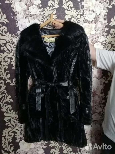Шуба мутоновая с капюшоном 46 размер