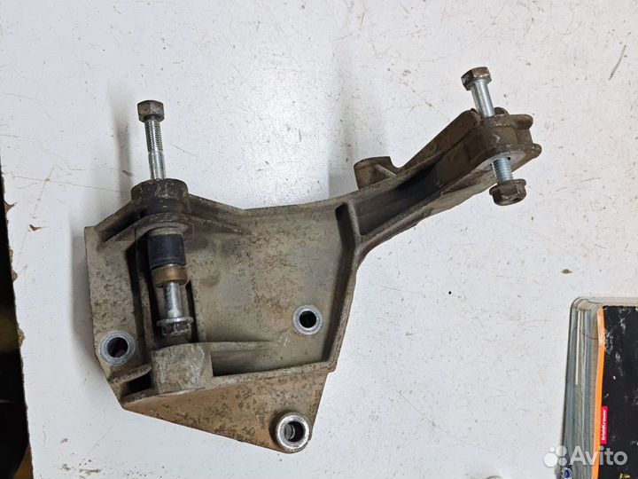 Кронштейн генератора Лада Калина, Гранта