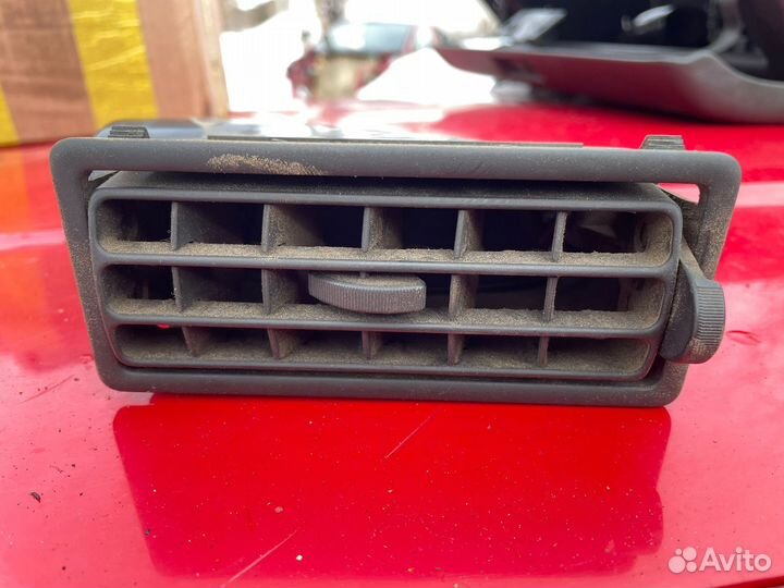Правый дефлектор audi 80B2