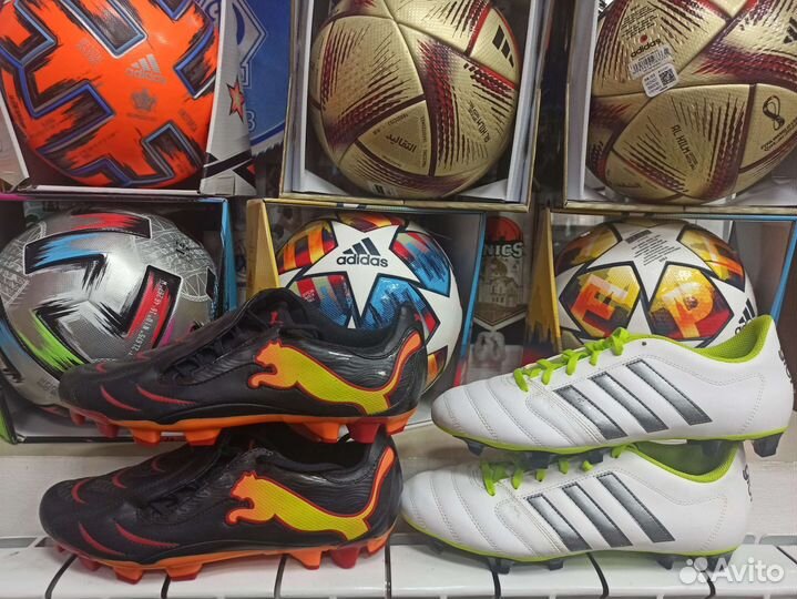 Левая бутса FG Adidas Gloro и Puma PowerCat 3.10