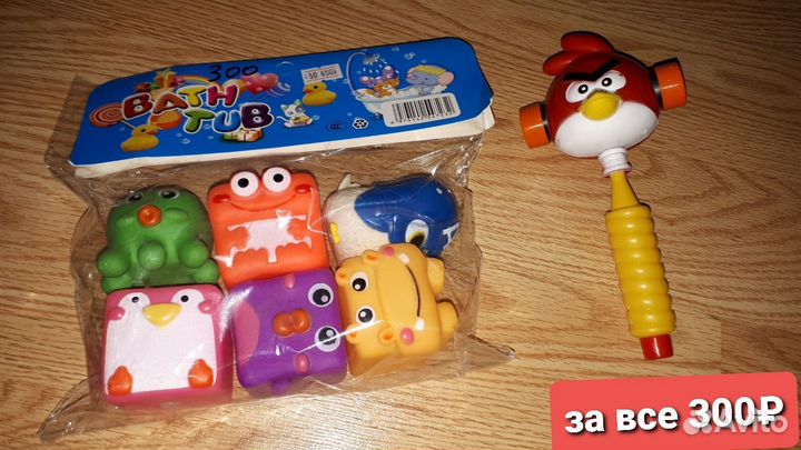 Резиновые игрушки и молоток