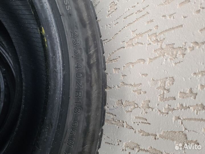 Kinforest KF-550 235/40 R18