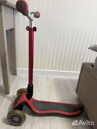 Самокат трехколесный бу со светящимися колёсами