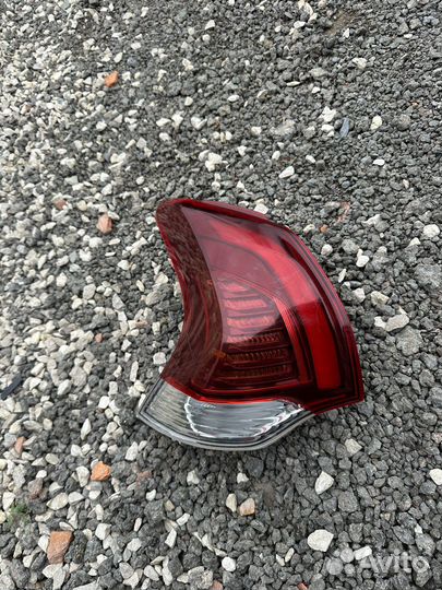 Peugeot 3008 задний левый фонарь с деффектом