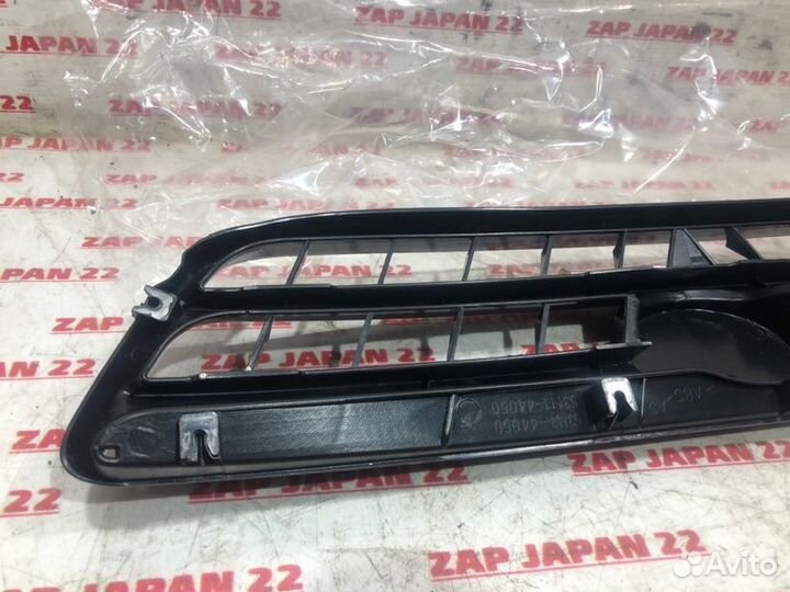 Решетка радиатора Toyota Ipsum 98-01