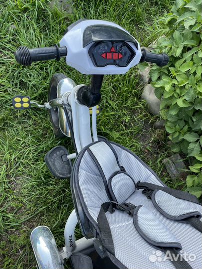 Трехколесный велосипед