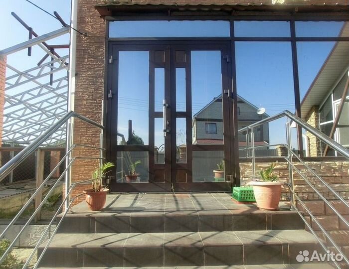 Пластиковая дверь