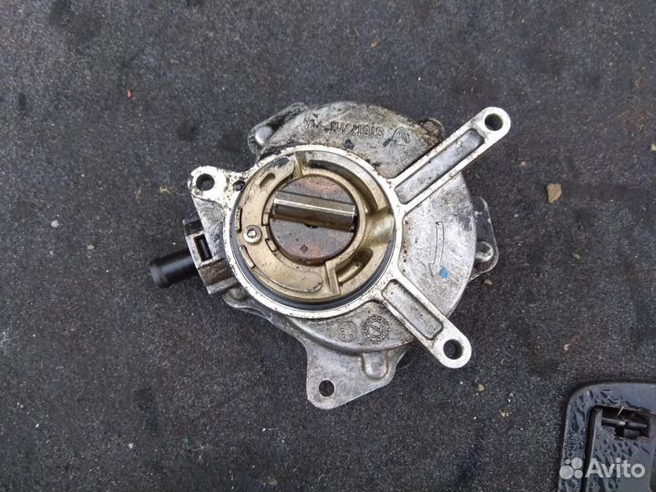 Насос вакуумный 06D145100E 2.0 Турбо бензин Audi