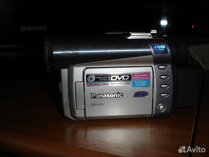 Видеокамера Panasonic VDR-M30