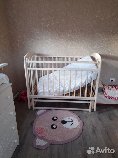 Детская кроватка с маятником и матрасом новые