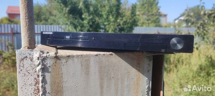 Dvd с пультом + стопка дисков