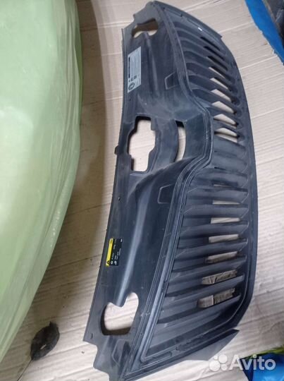 Решетка Радиатора Skoda Rapid 2012-2020 5JA853668