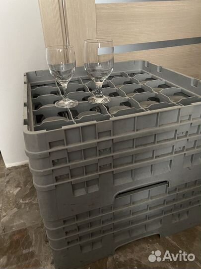 Бокалы в ящике