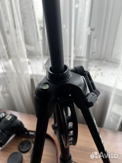 Зеркальный фотоаппарат canon eos 2000d