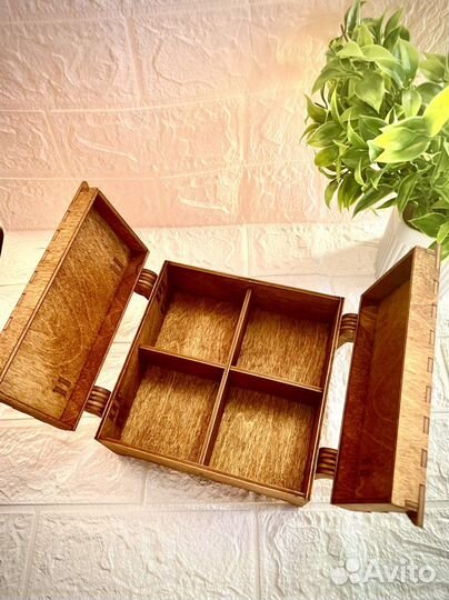 Деревянная шкатулка