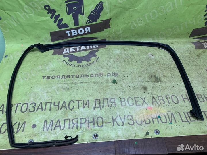 Уплотнитель двери передний левый Land Rover Range