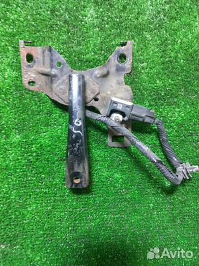Кронштейн замка капота Mazda Mazda3 BL lfvd 2010