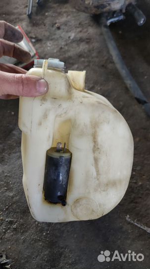 Бачок стеклоомывателя с моторчиком Ауди 80 В3