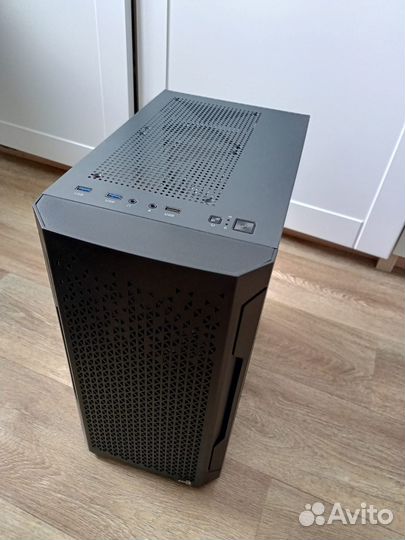 Корпус для компьютера mATX Aerocool Trinity Mini