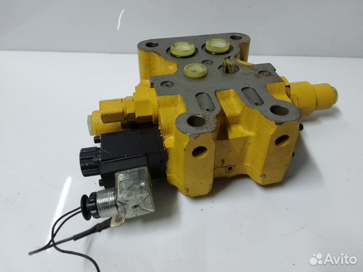 Клапан распределительный крана xcmg 10100170