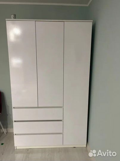 Шкаф распашной белый
