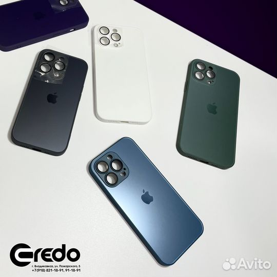 Стеклянный чехол на iPhone с MagSafe