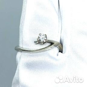 Кольцо с природным камнем Золото