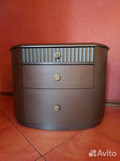 Тумбочка прикроватная