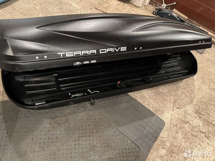 Автомобильный багажник на крышу