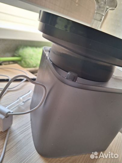 Питьевой фонтан для кота поилка