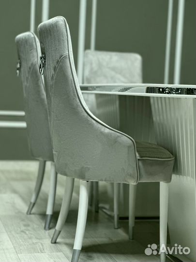 В наличии стол