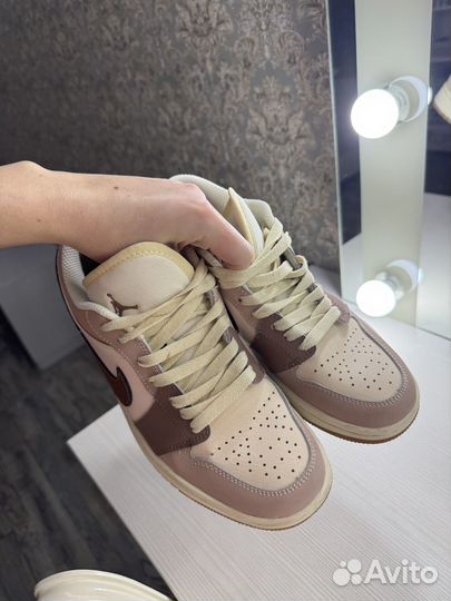 Кроссовки женские