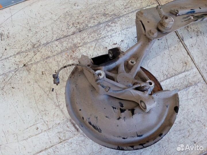 Кулак поворотный задний правый Volkswagen Passat