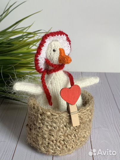 Вязаная игрушка гусь обнимусь