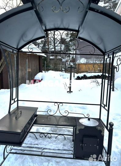 Мангал с крышей