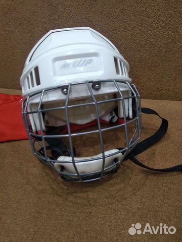 Хоккейный шлем
