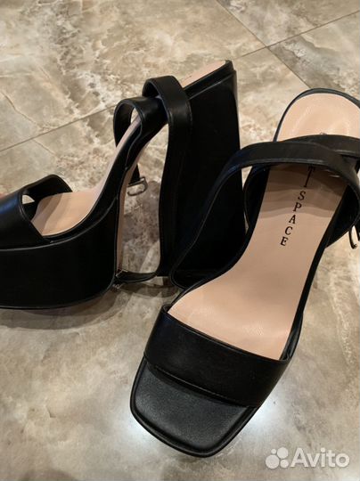 Босоножки новые