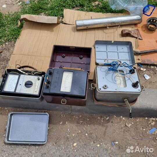 Мегаомметр, Приборы