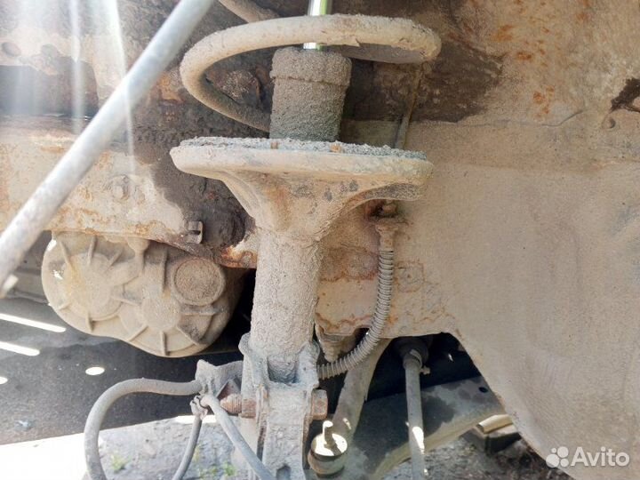 Амортизатор подвески передний левый Mitsubishi