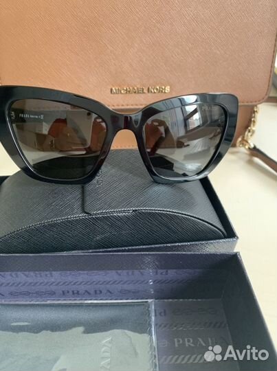 Очки Prada