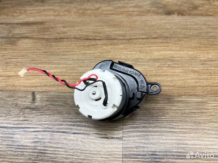 Мотор боковой щетки левый (L) Midea M7