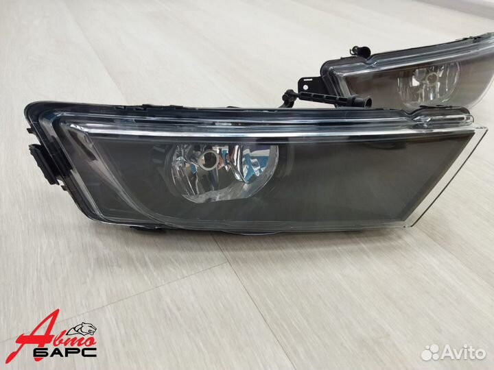 Фара противотуманная Skoda Octavia A7 13-17 черная