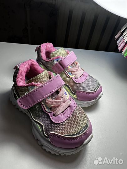 Кроссовки для девочки