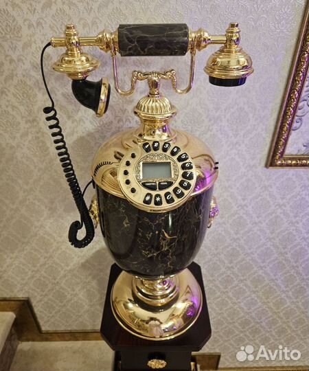 Телефонный аппарат ретро