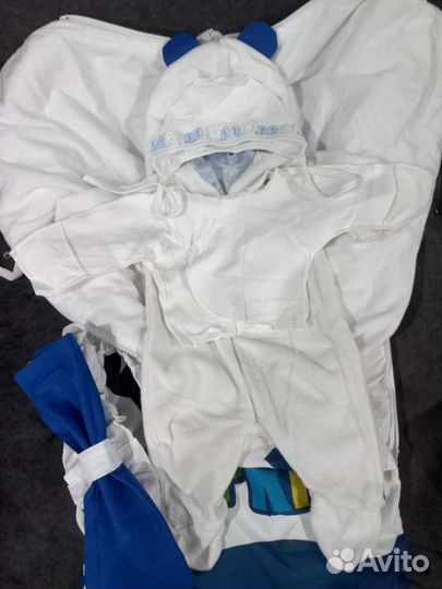 Комплект на выписку для мальчика Kinder Surprise